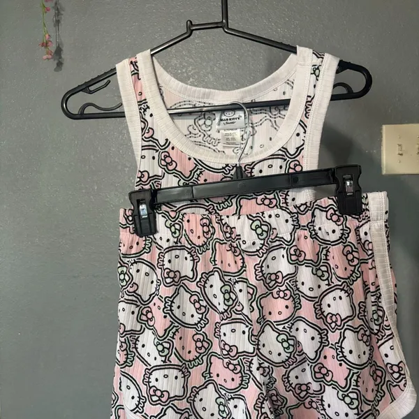 Sanrio Women's Pink Pajamas - Image 8