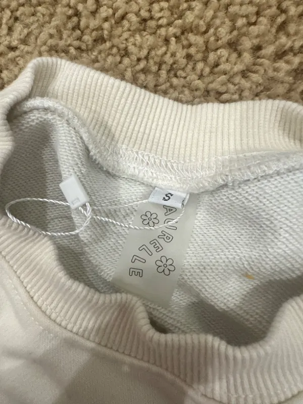 Aurelle Swim cream graphic crewneck - Image 4