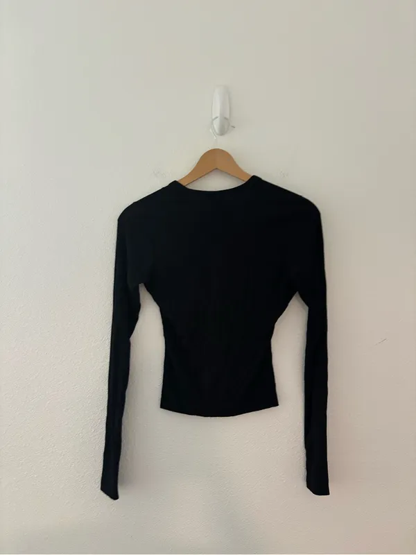 Skims soft lounge top in black - Image 2