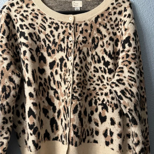 A new day Leopard Print Women's Sweater size Large - Image 5