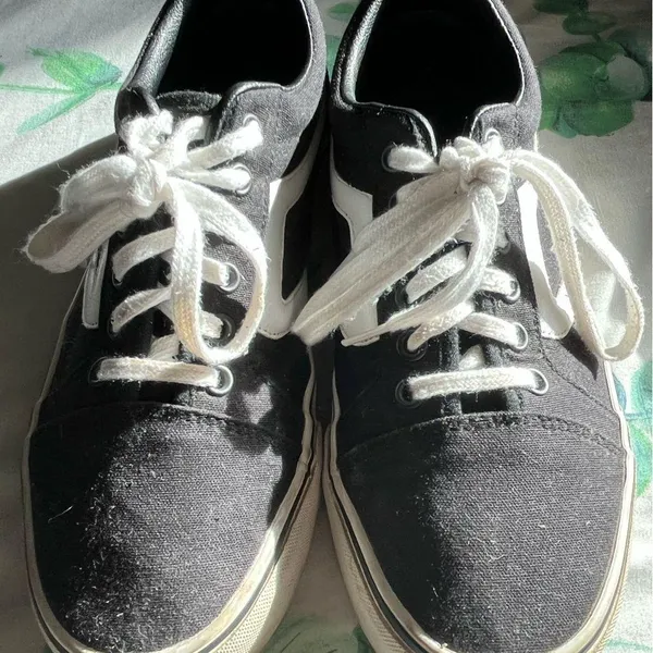 Time and Tru Black and White Athletic Shoes 7.5 Memory Foam - Image 2