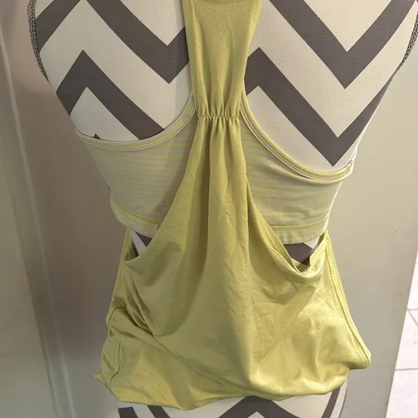 Lululemon tank with bra - Image 4