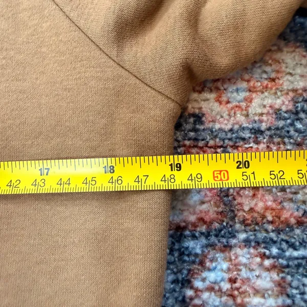 Beyond Yoga Uplift Cropped Raglan Sweatshirt Toffee Notched Hem Small - Image 8