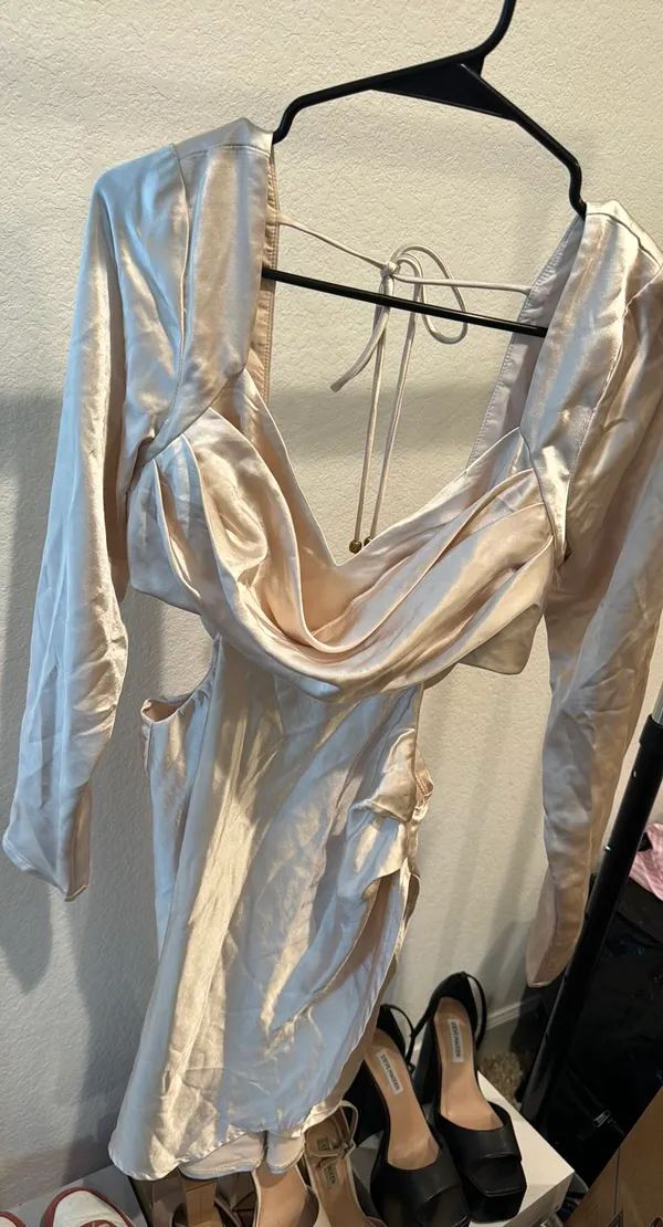 Selfie Leslie Dress - Image 4