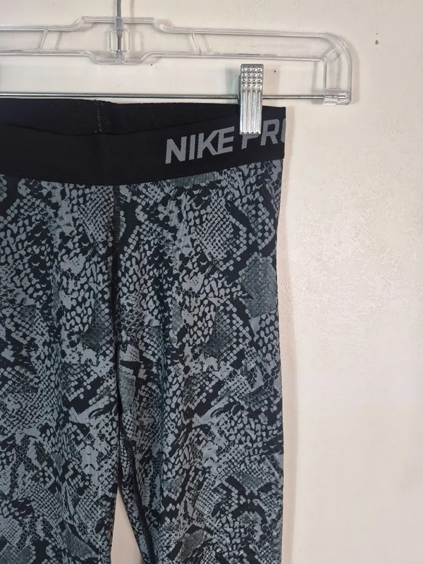 Nike Pro Heights Vixen Capri Leggings XS - Image 2