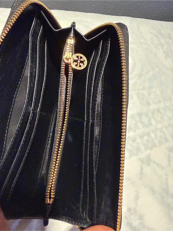 Tory Burch Black Patent Embossed Zip Around Wallet - Image 4