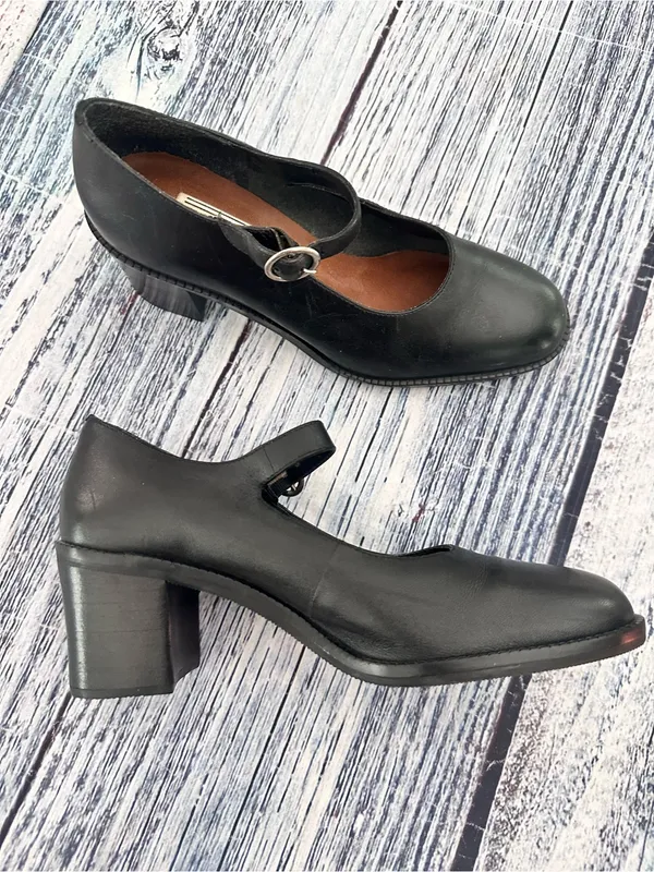 Vintage 90’s Croft & Barrow Classic Leather Black Mary Jane Heel Pumps - Image 2