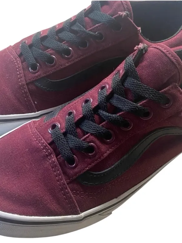 Vans Women's 7 or Youth 5.5 Burgundy Canvas Sneakers with Black Stripe Like New - Image 2