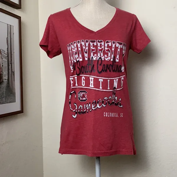 University of South Carolina Fighting Gamecocks V-Neck Tee Size XL (Runs Small) - Image 10