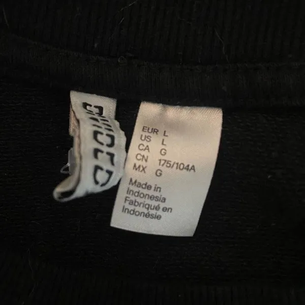 Divided SZ L black cropped sweatshirt - Image 3