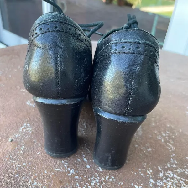 Born retro leather black heeled lace up clogs sz 8 - Image 5