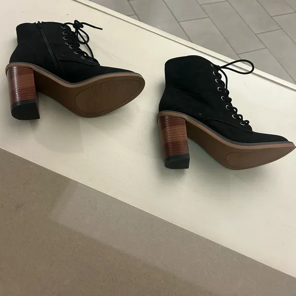Boots Women’s Black Lace-Up Block Heel Ankle Boots Madden Girl 8M - Image 8