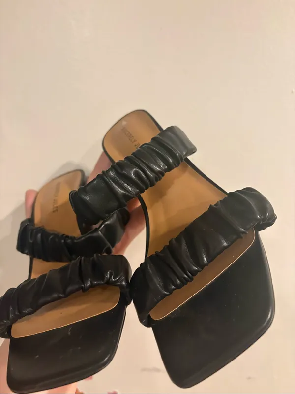 Sincerely Jules Black Ruched Double-Strap Slide Heels - Image 4