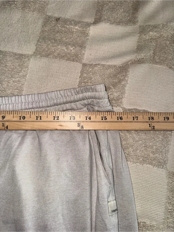 Vuori Light‎ Gray Performance Joggers size M - Image 3
