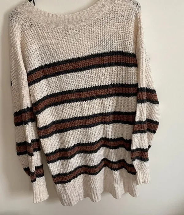 American Eagle Sweater - Image 3
