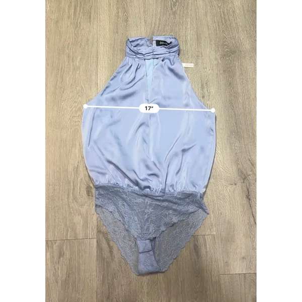 DO+BE Satin Mock Neck Bodysuit Women's S Lavender Keyhole Draped Lace NWT - Image 4
