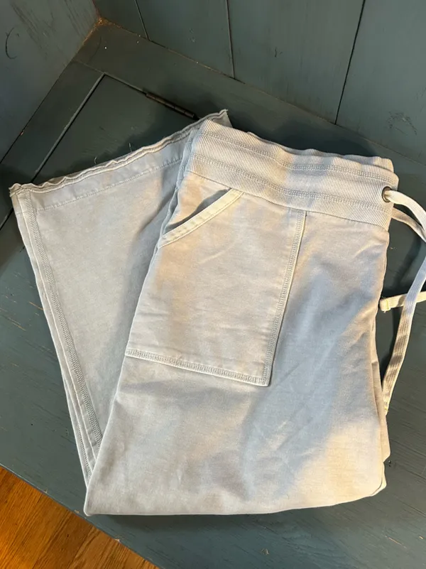 GAP Light Blue/Gray Ribbed Drawstring Waist Cropped Sweatpants | Size Large - Image 12