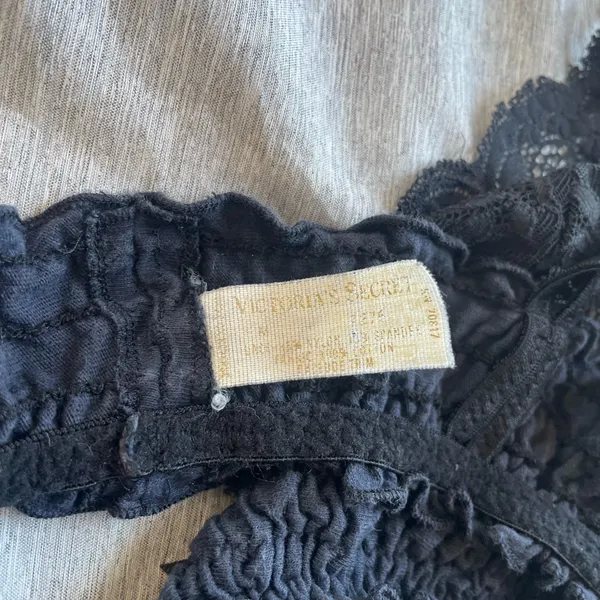 Victoria's Secret Black Lace Unlined Wire-Free Bralette Medium Vintage Y2K FLAW - Image 5