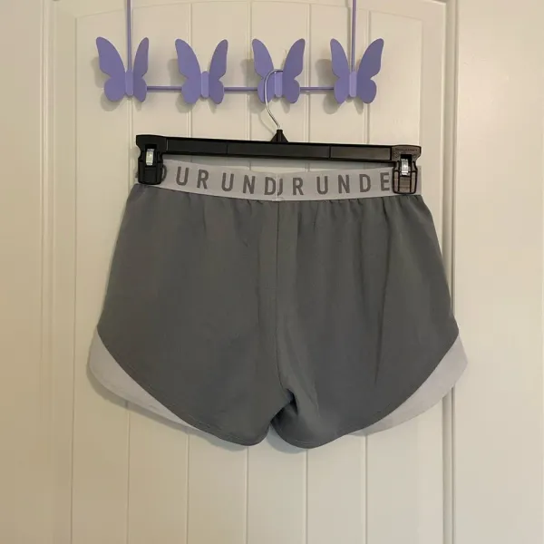 NWOT | Under Armour women’s heatgear “loose” light gray white athletic‎ shorts M - Image 4