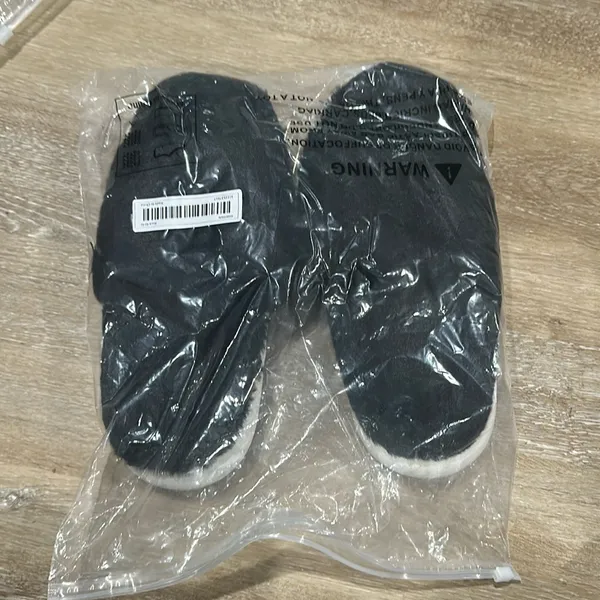 NWT women’s slippers. Size 8. Bought on accident and can’t return. Open toe - Image 2