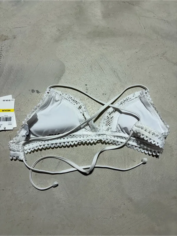 BECCA NWT White Crochet Triangle Bikini Top medium MSRP$126 - Image 4