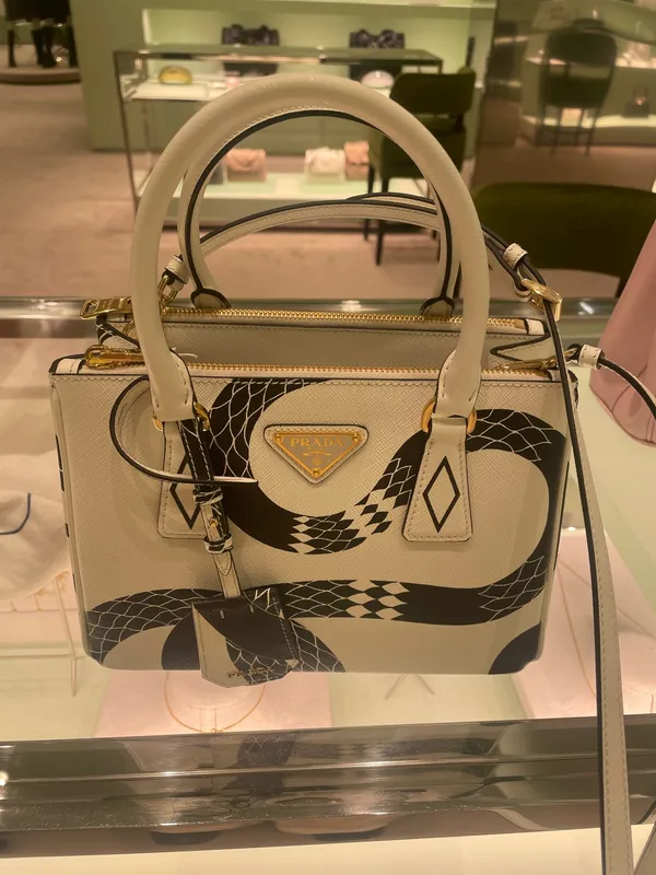 Prada white leather bag with black snack  - Image 2