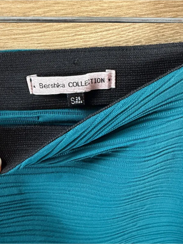 Bershka Teal Textured Mini Skirt with Gold Side Zip Small - Image 4