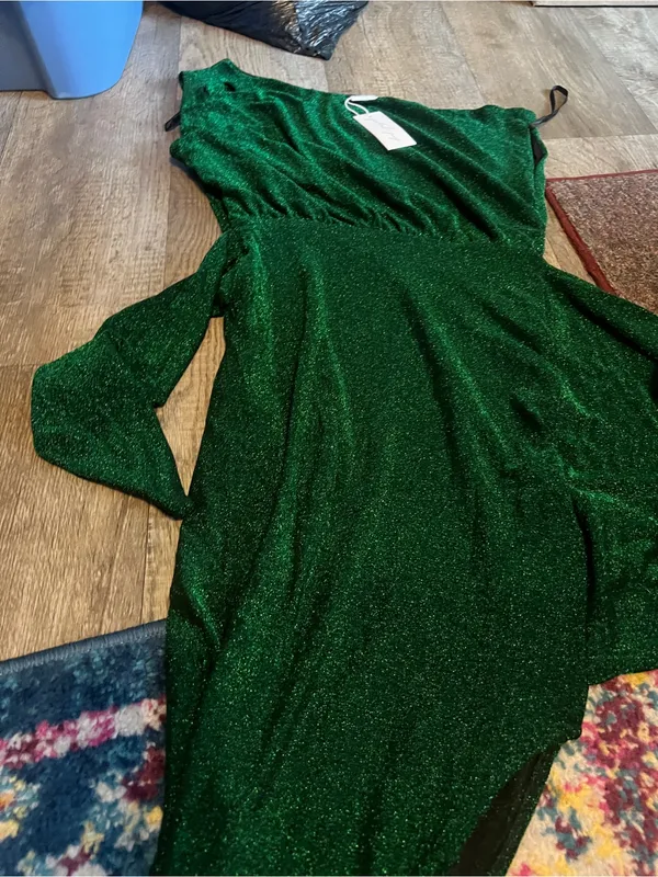 NWT Petal and Pup Midi Santiago Off Shoulder emerald metallic green dress size S - Image 9