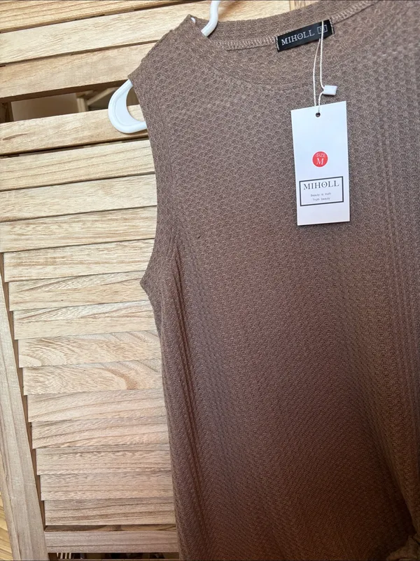 Women's Miholl Sleeveless Knit Twist-Front Top Medium NWT - Image 4