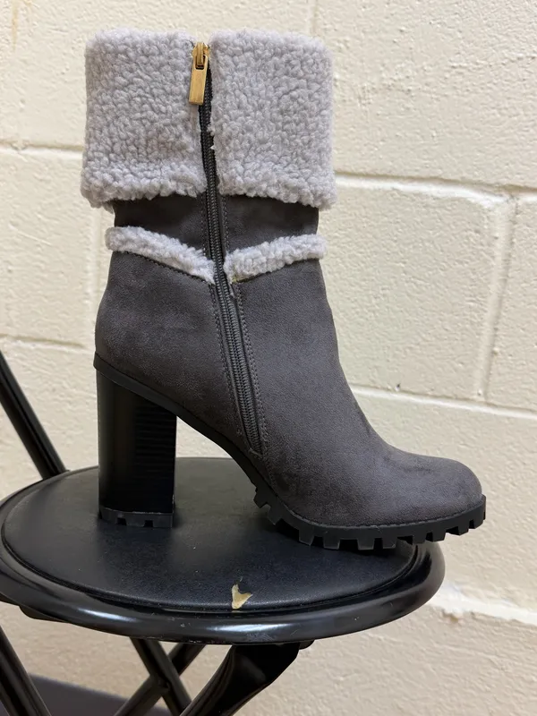 ZBY winter boots Gray Size 8.5 - Image 6