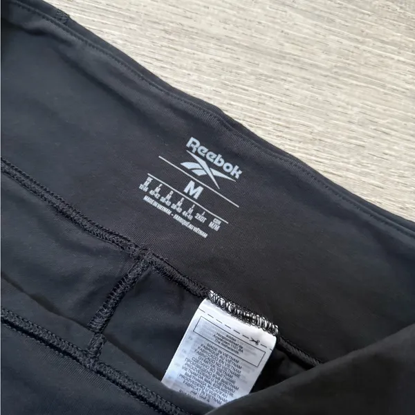 •REEBOK• SHORTS - Image 4