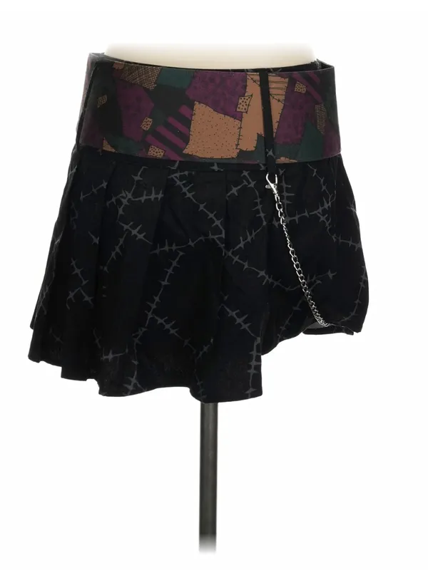 Black Pleated Stitch-Print Mini Skirt with Chain - Image 8