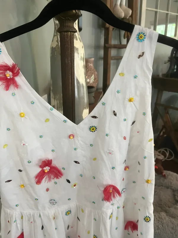 Crown & Ivy NWT Size XS Sleeveless White Top - Image 2