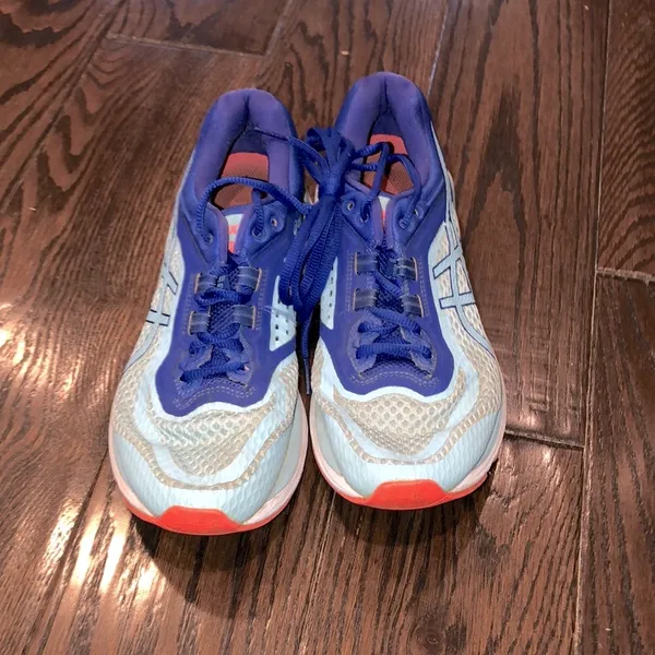 ASICS GT 2000 6 running shoes size 9 - Image 3