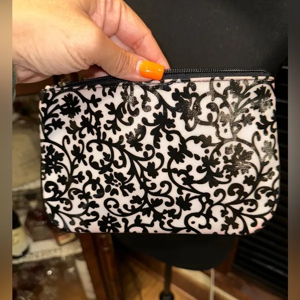 Gigi Hill Makeup Bag EUC Black - Image 2