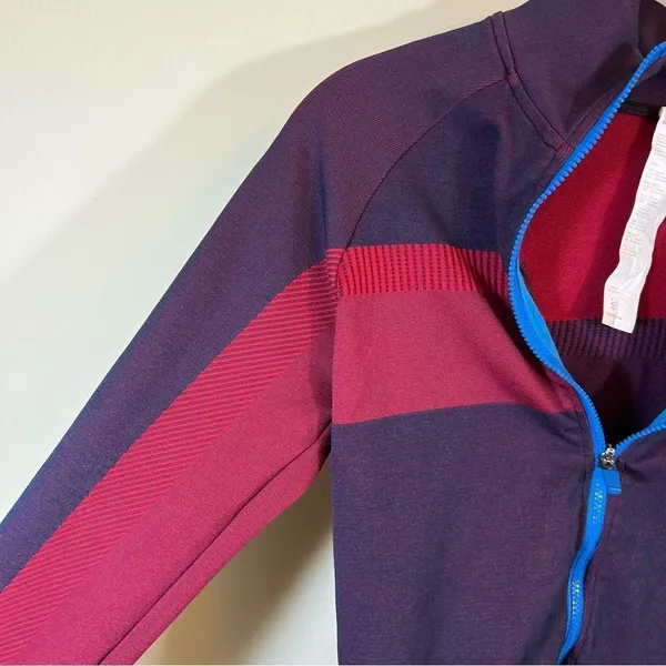Fabletics Tory‎ Cropped Seamless Jacket in Deep Navy / Haute Red / Lake Small - Image 6