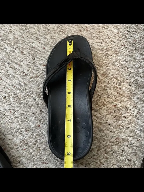 Vionic Men's Black Flip-Flop Sandals - Image 6
