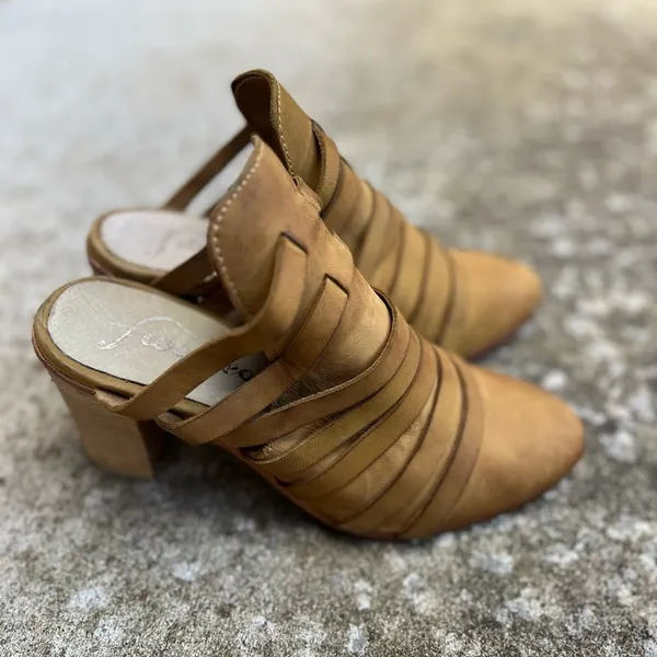 Free People Byron Strappy leather Mules size 39 8.5 heeled booties - Image 4