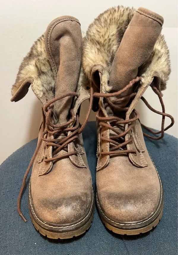 Women's warm boots with fur. Size 8. $36. Brown - Image 5