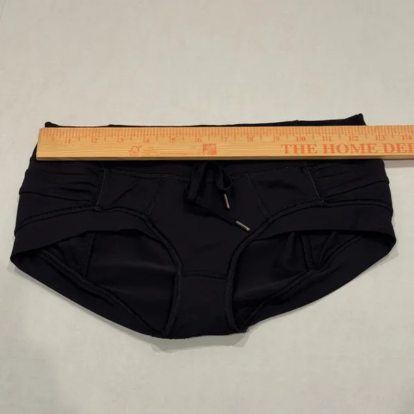 Lululemon Athletic Shorts Womens 2 Black Drawstring Low Rise Hot Yoga Volleyball - Image 5