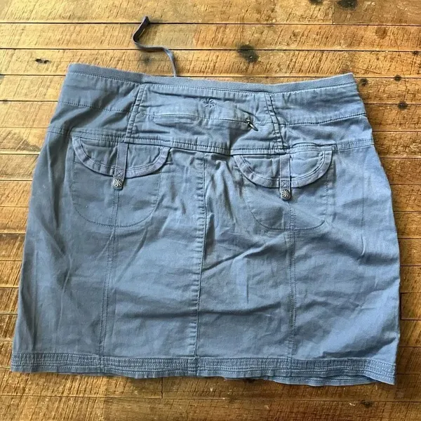 Athleta blue gray cargo pockets Y2K mini Athleisure skirt - Image 2