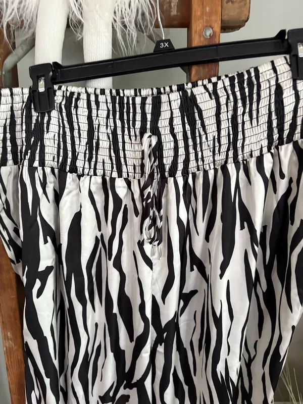 JW size 2X zebra print elastic waist wide leg pants - Image 4