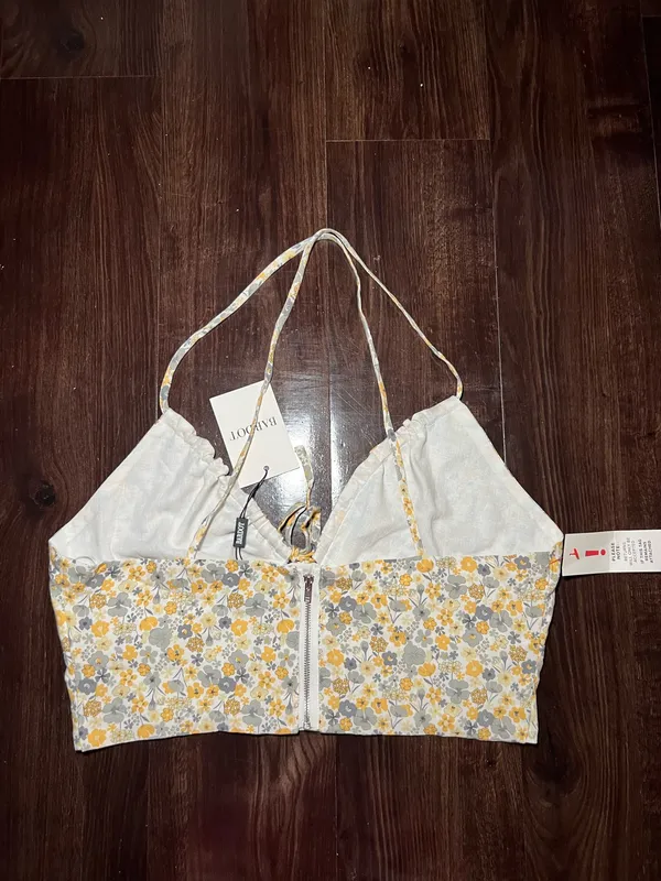 NWT Bardot Revolve Floral Cami Crop Top Size Small - Image 3