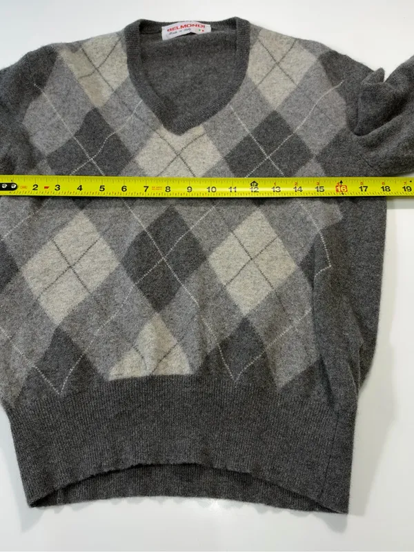 Belmondi Lamb and Angora Wool Gray & Cream Argyle V-Neck Sweater Size Small - Image 4