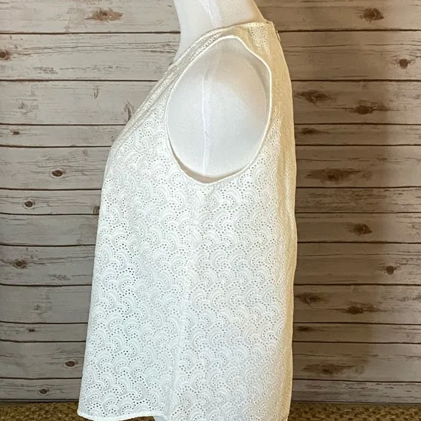 theory coquette white ‘Ellice’ sleeveless eyelet lace blouse Size Medium - Image 3