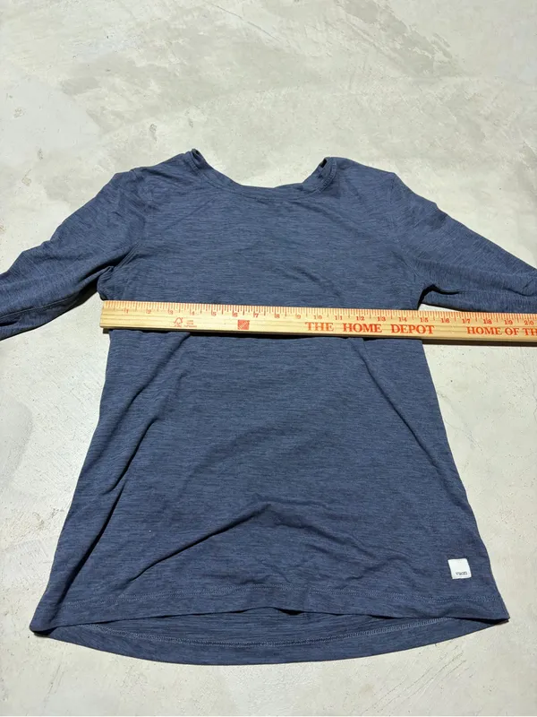 Vuori women’s long sleeve lux crew shirt medium blue - Image 4