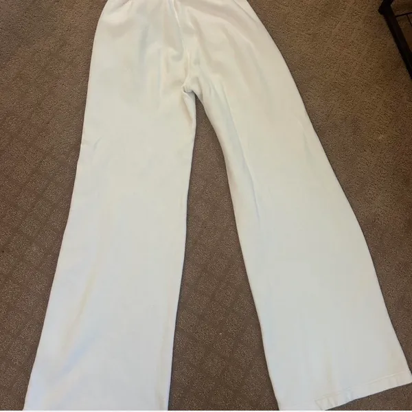 Abercrombie & Fitch white sweatpants Size XS #loungewear #cozy - Image 2