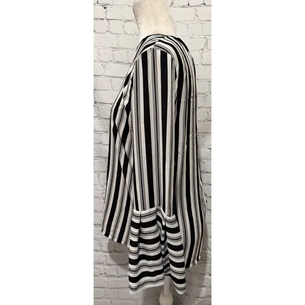Loft Ann Taylor Black And White Boho Stripe Bell Sleeve Blouse Size Medium - Image 3