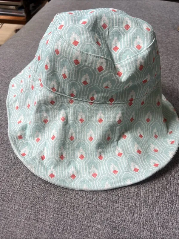 Carve Designs NWT Reversible Bucket Hat in Cinema Cloud Aqua Pattern and White - Image 5