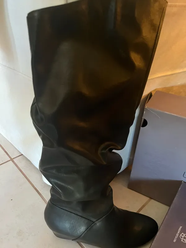 Jennifer Lopez Stylish Knee High Slouchy Boots - Image 4